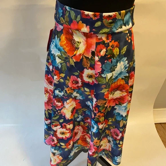 Lycra floral skirt - Picture 3 of 3